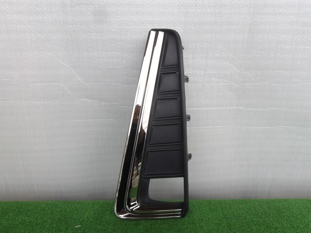 トヨタ/アルファード AGH30W 後期・エアロ用 左側フォグカバーのみ No.723631【品番 52040-V2010】拍卖