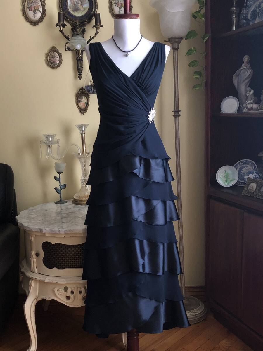 【TADASHI SHOJI/タダシショージ】ビジュー付/ラッフルティアード/黒シルクシフォン&サテン/カクテルドレス (US・4p/7号)#224拍卖