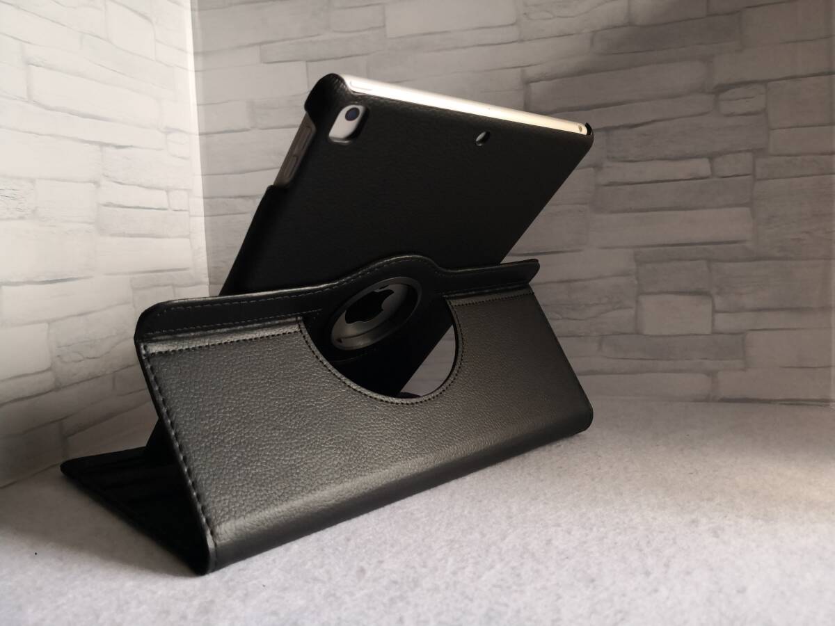(アウトレット g-02)iPad 7世代/8世代/9世代 共用 ブラック レザーケース 360度回転機能 3段スタンド機能 自動スリープ機能付き 拍卖