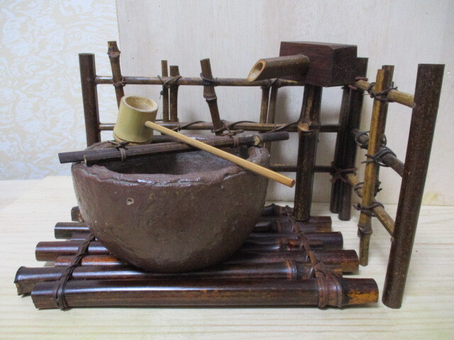 F17-381ふ 置物 つくばい ミニ日本庭園 竹と陶器 中古 高さ約17cm (T1-3)拍卖