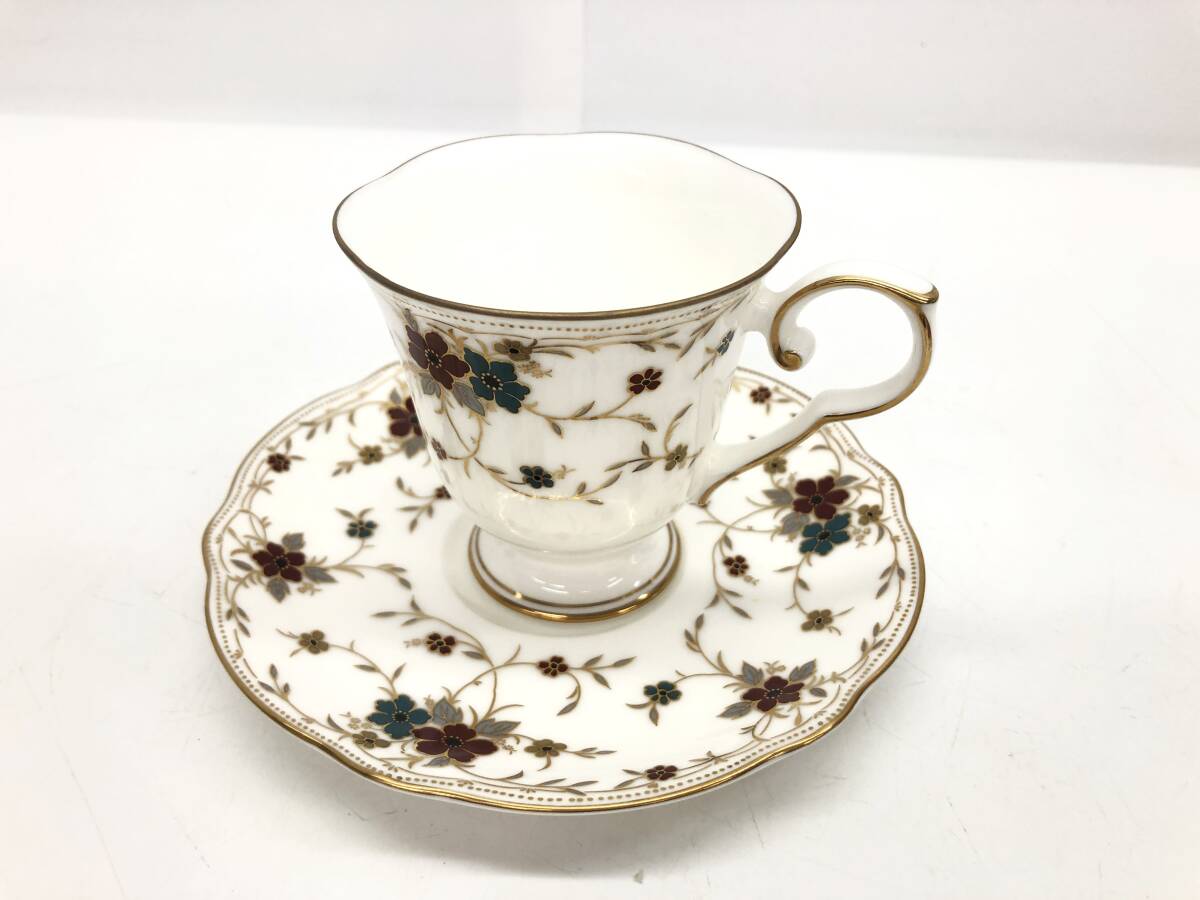 良品 HOYA ホヤ 保谷 ボーンチャイナ カップ&ソーサー コーヒカップ ティーカップ 碗皿 金彩花柄 食器 洋食器 茶器 陶磁器拍卖