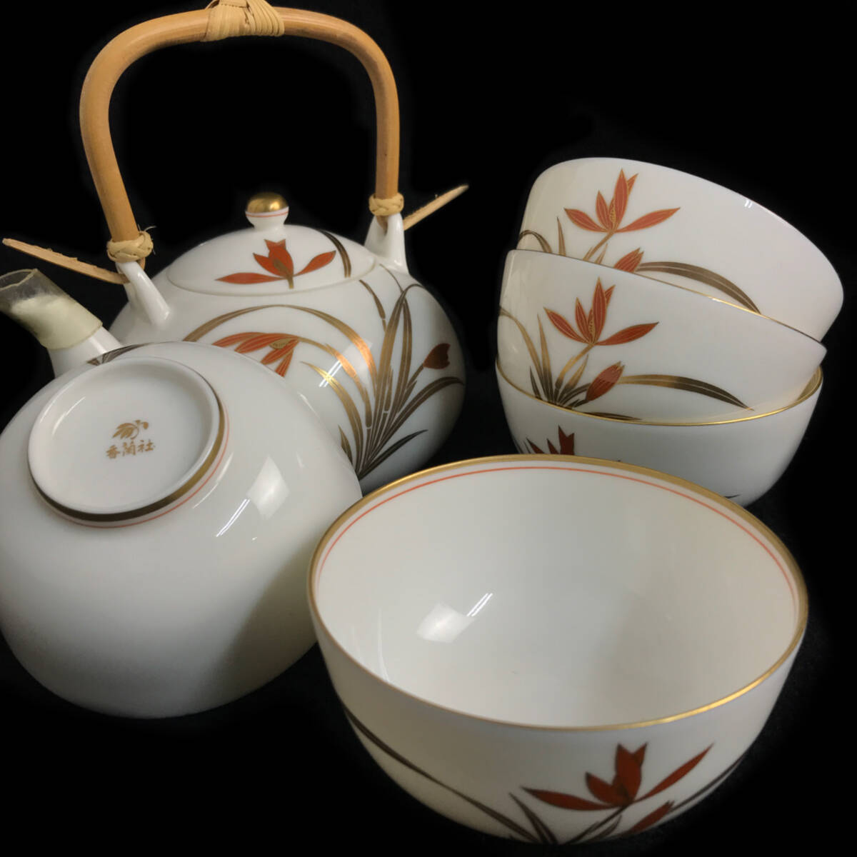 FNY34/8 香蘭社 白磁金彩紅蘭 横手急須 急須 湯呑5客揃 茶器セット 茶道具 宮内庁御用達 茶器 煎茶道具 陶器 焼物 陶製 飾り物 在銘◎拍卖