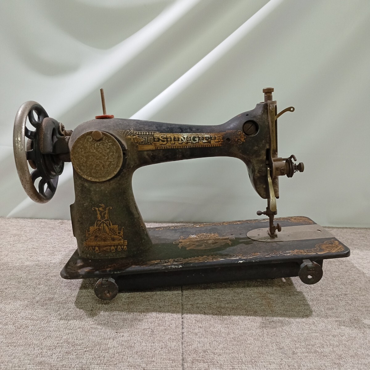 usB-804 SINGER シンガー アンティークミシン 昭和レトロ 黒ミシン ブラック ジャンク 部品取り拍卖