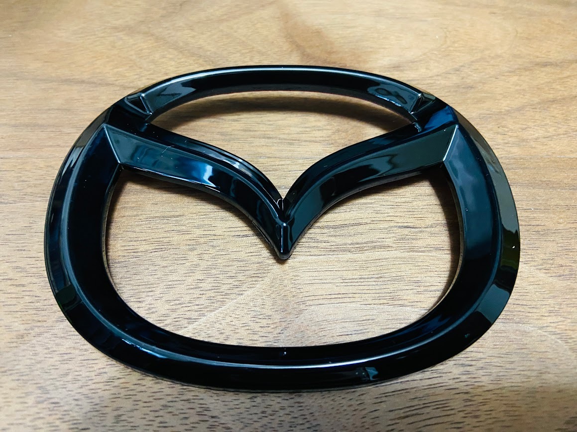 【新品 横幅115mm 2pin】エンブレム ブラック リア アテンザ cx-3 cx-5 cx-7 cx-8 cx-30 cx-60 ND アクセラ マツダ mazda グロッシー拍卖