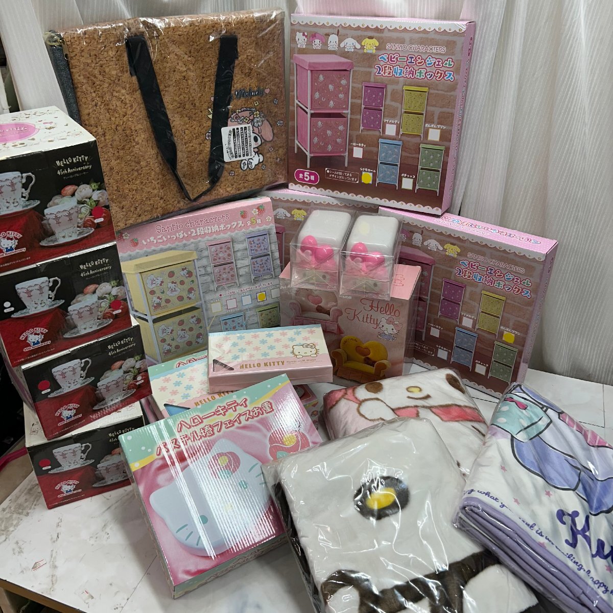 ΩOGΩ サンリオ まとめ売り お重 ウォレット ブランケット 収納BOX カップ&ソーサー ΩP251002拍卖