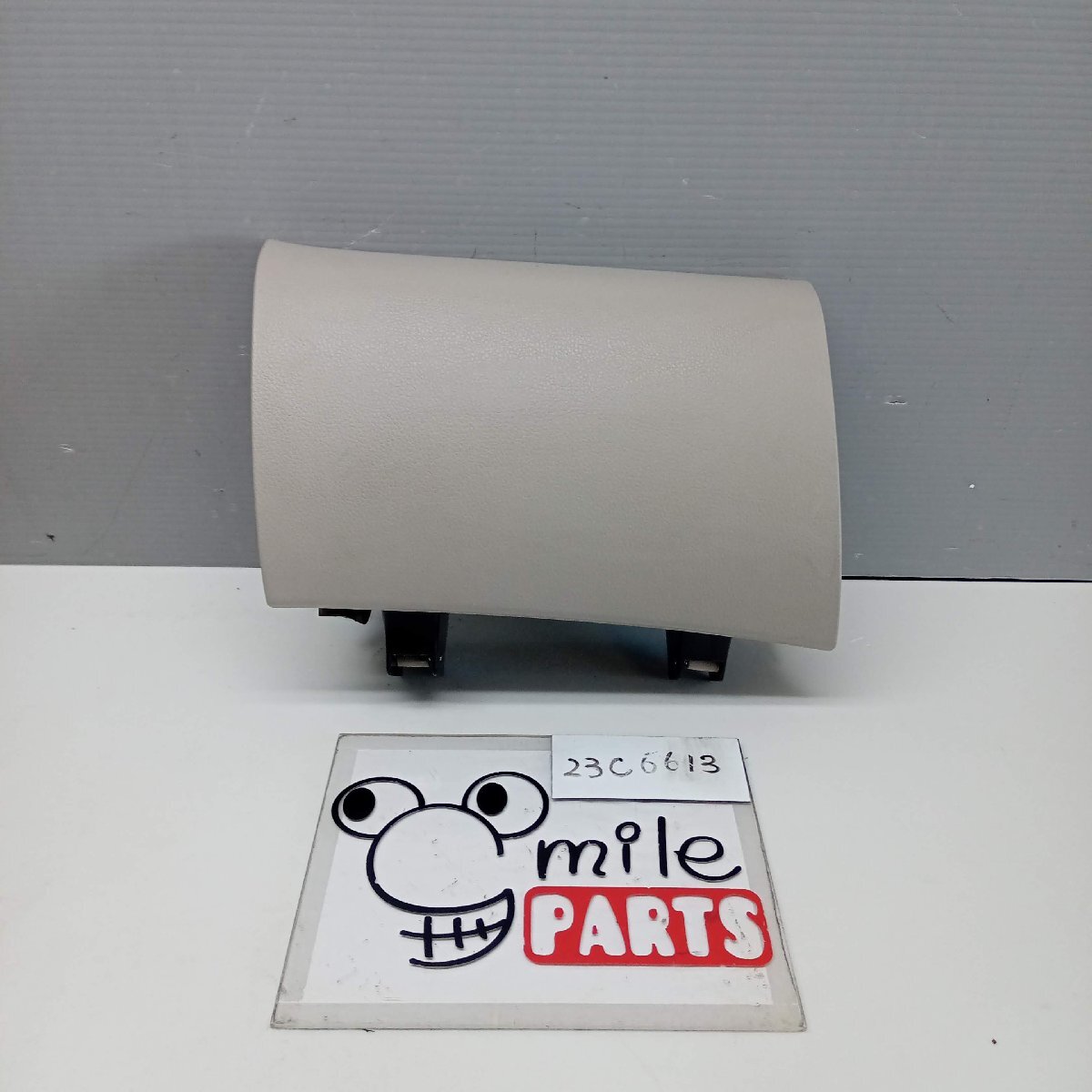B11W ekワゴン 純正 グローブボックス上蓋 2Z3-24-6/23C6613*同梱不可拍卖