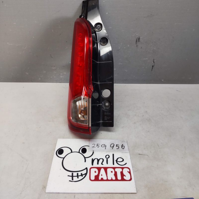 MM42S フレアワゴン 純正 左テールランプ 1A1-21-1/25G956*同梱不可拍卖