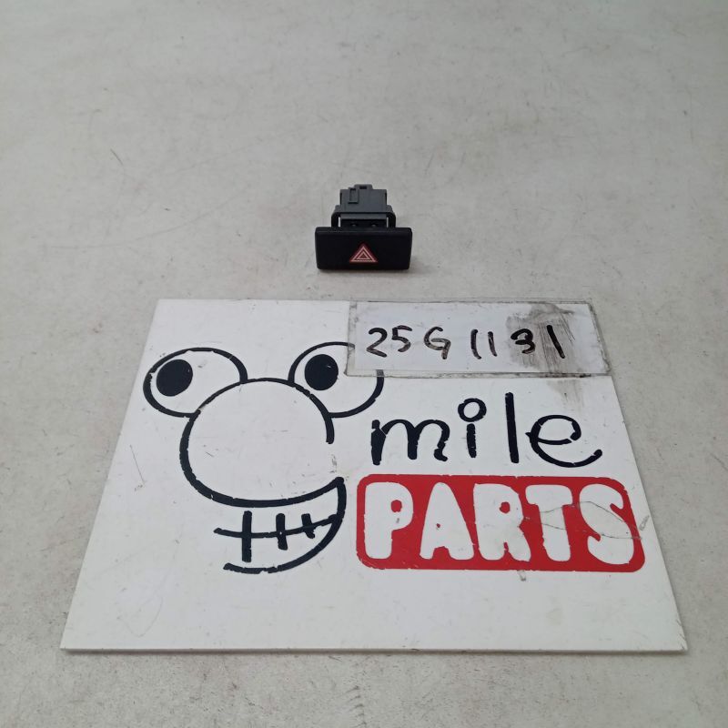 NHP10 アクア 純正 ハザードスイッチ 1A8-7-6/25G1131*同梱不可拍卖