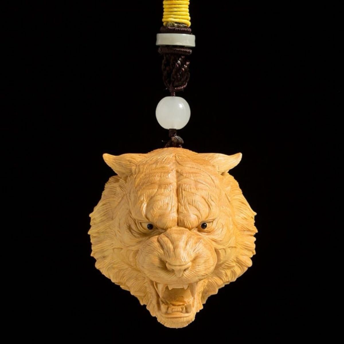 送料無料 寅年 虎頭根付 細密黄楊木彫 一刀彫 リアル繊細彫刻(寅トラ) 柘植 ツゲ 置物 飾り お土産 お守り 贈り物 インテリア拍卖