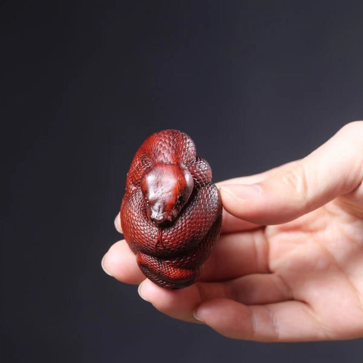 送料無料 天然木彫り 仏教美術 古美術 縁起物 蛇 置物 木彫り 彫刻工芸品 美術 金運アップ 小物 サイズ6cm 根付 掛け物拍卖