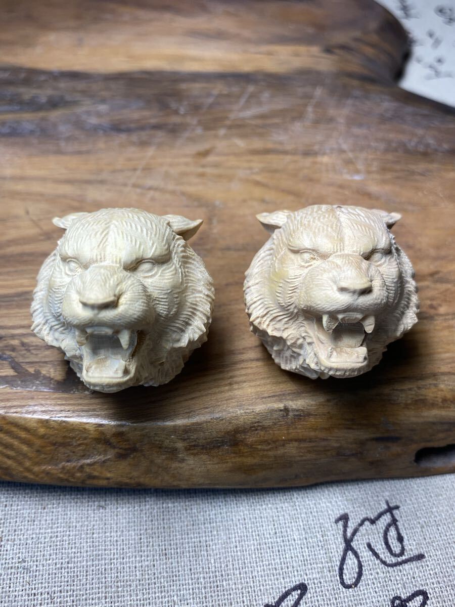 送料無料 古美術 寅年 虎頭 細密黄楊木彫 リアル繊細彫刻(寅トラ) 柘植 ツゲ 置物 飾り 縁起物 木彫り 4cm ペア 一対拍卖