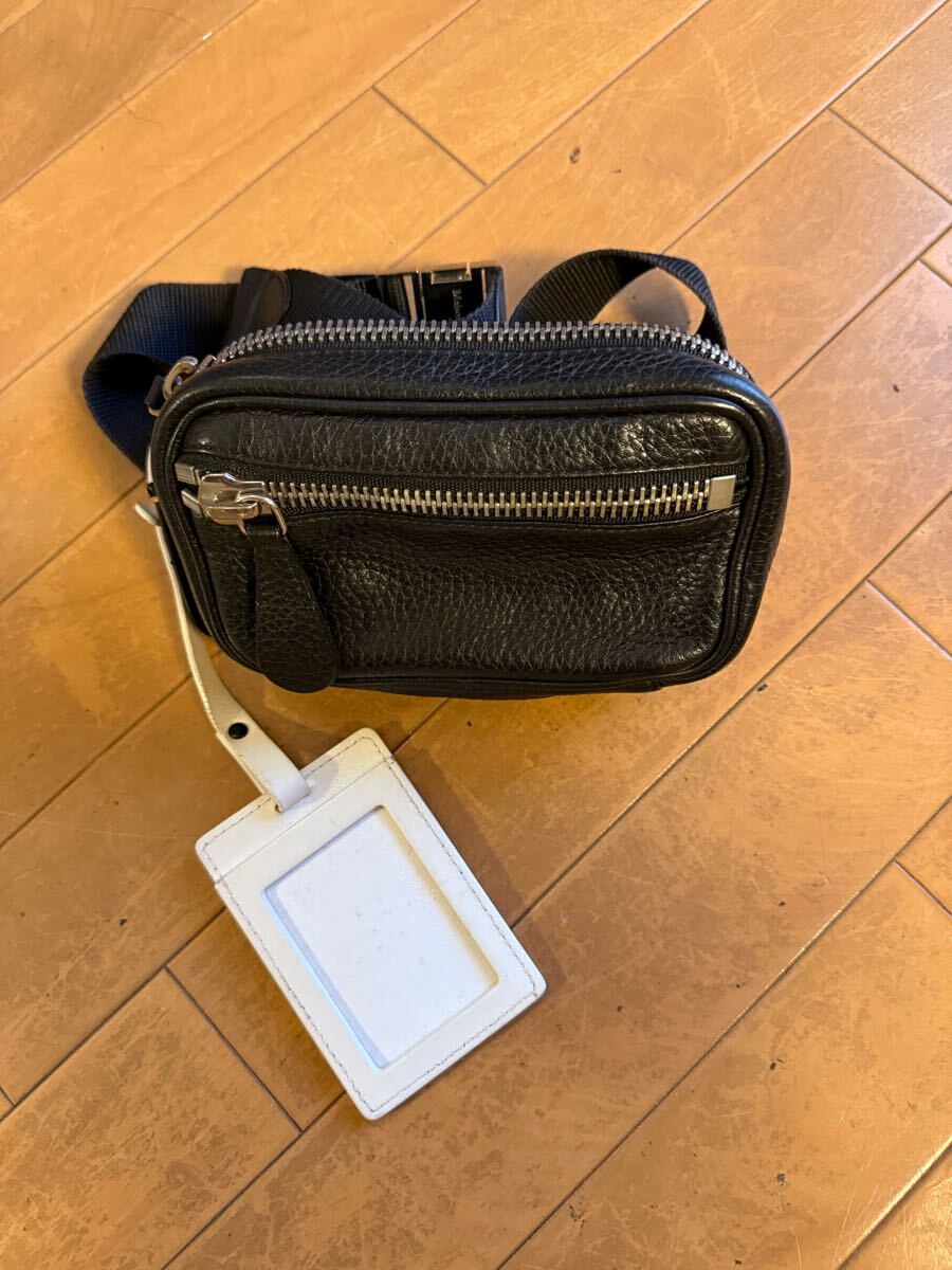 margiela メゾン マルジェラ 黒 カバン ボディバッグ ブラック レザー 牛革 カーフ bag バッグ ウエストバッグ レプリカ 拍卖