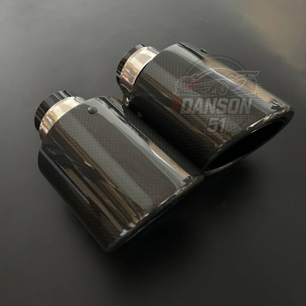 AKRAPOVIC アクラポヴィッチ式 艶出しカーボン製 新型マフラーカッター2個セット 出口外径101MM 取付内径サイズ指定拍卖