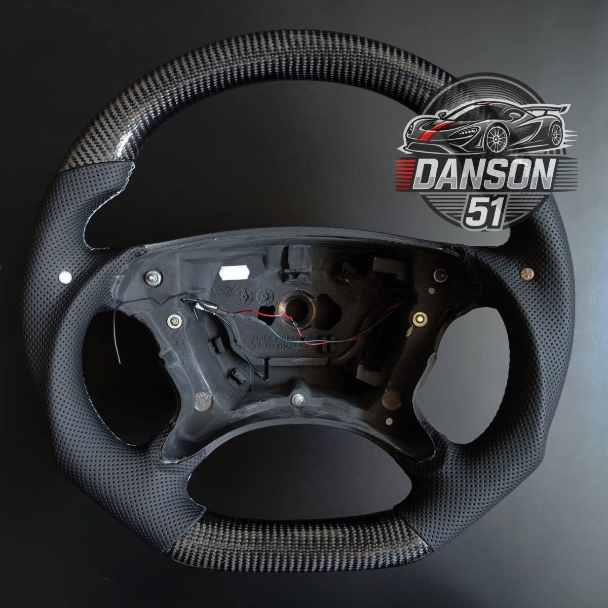 送料無料 リアルカーボン・パンチングレザー製 ベンツ W230 W211 W209 w219 SL55AMG E55AMG CLK55AMG CLS63AMG ステアリング拍卖