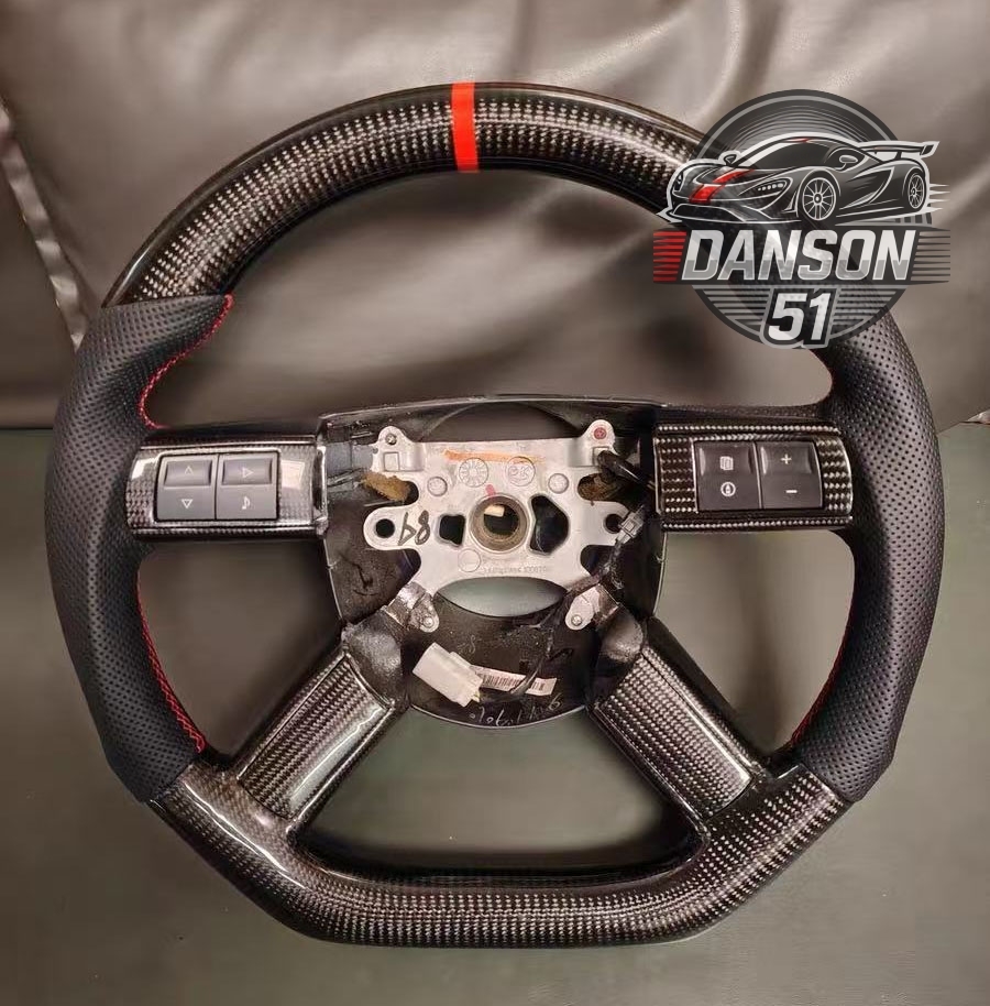 送料無料 リアルカーボン・パンチングレザー  クライスラー300c SRT8 ステアリング 1個 スイッチカバー付き拍卖