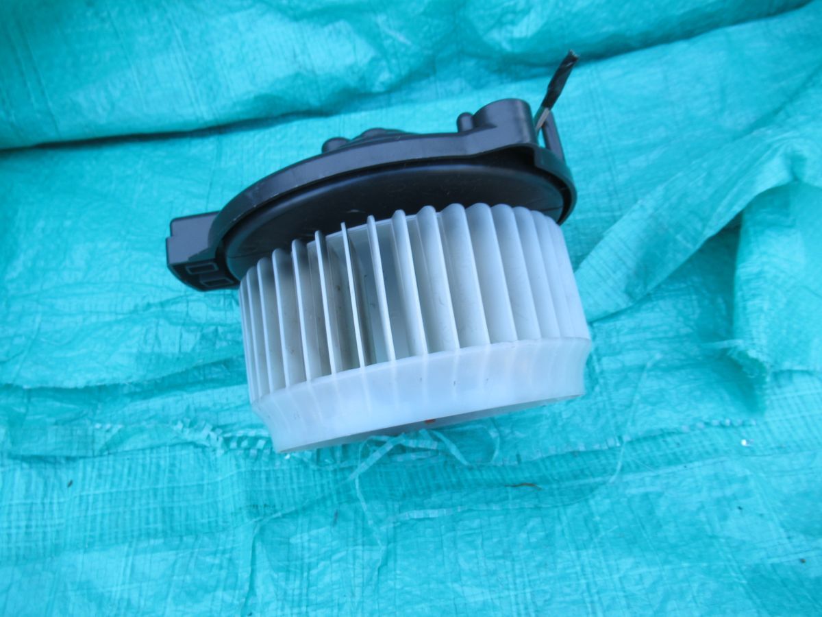 AZ03 JB5 JB6 ライフ ◆ ブロアモーター ヒーターファン エアコンファンモーター JB7 JB8 JE1・JE2 ゼスト 動作OK拍卖