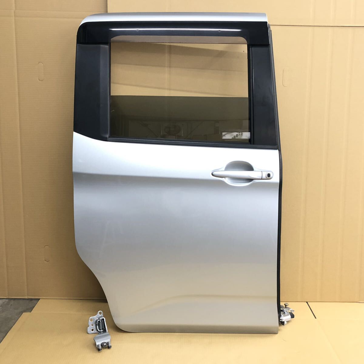 管w251017-0111 M900A ルーミー リア 右 パワースライド ドア パネル S28 シルバー ROOMY (検 M900S M900F M910A タンク トール ジャスティ拍卖