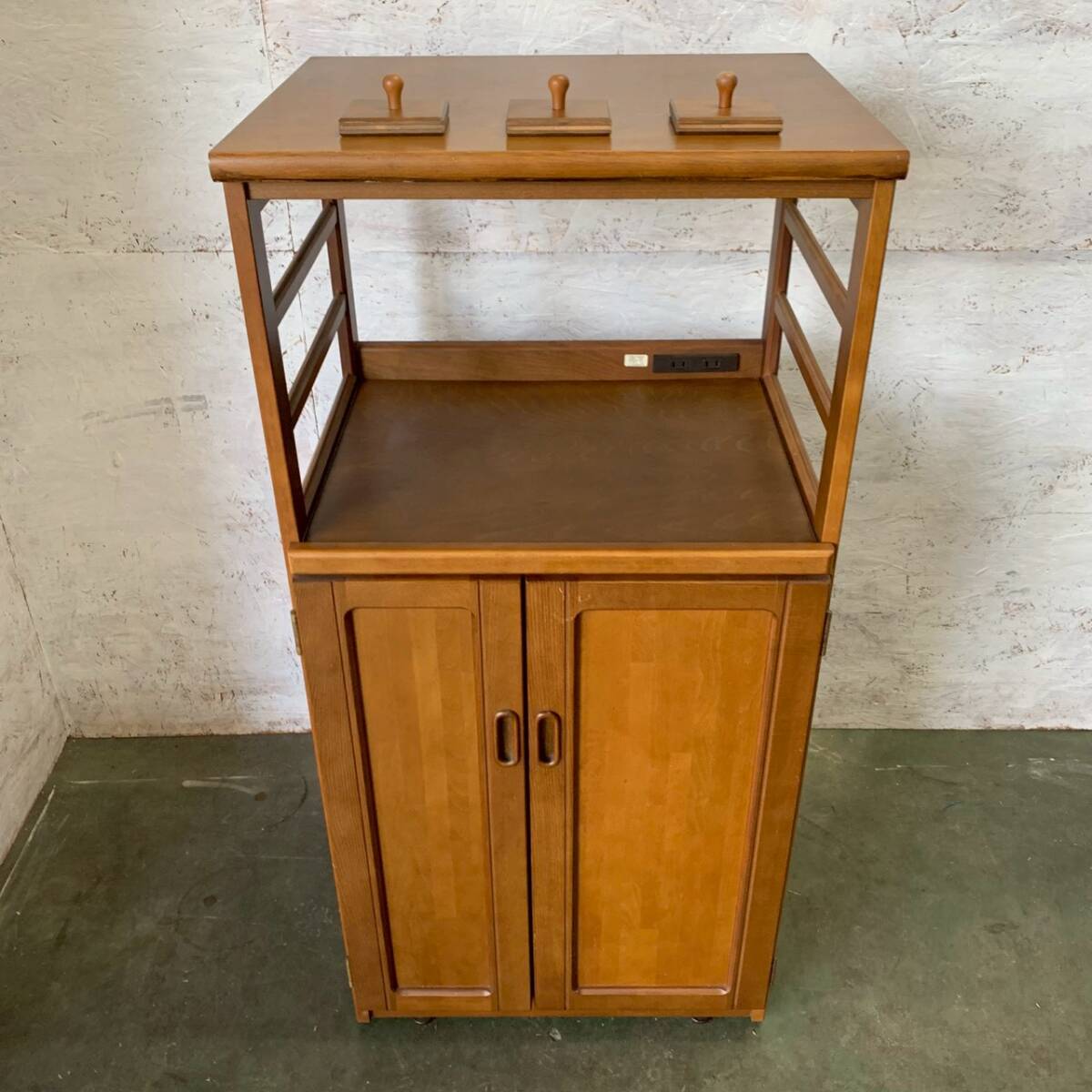 【カリモク】 キッチンボード キッチン収納 昭和レトロ アンティーク ビンテージ ヴィンテージ ブランド家具 A0545拍卖