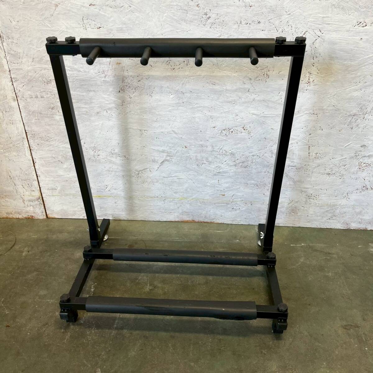 ギタースタンド キャスター付き 折りたたみ式 転倒防止用 ギターラック 3本収納 ブラック ベース 楽器収納 A0623拍卖