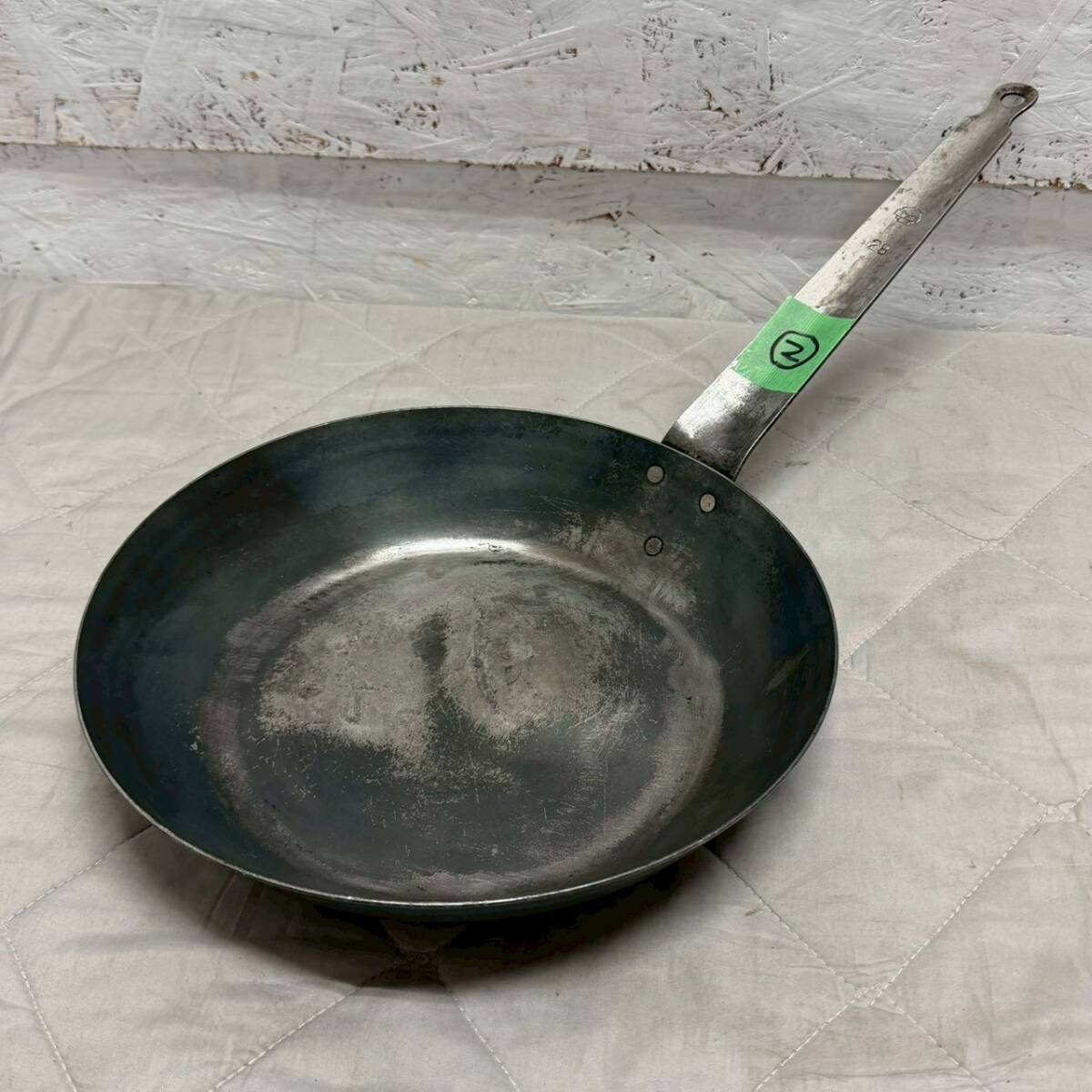 伊勢工業 鉄製フライパン 28cm 厨房 厨房機器 店舗 店舗用品 調理器具 キッチン用品 スキレット 本格鍋 片手鍋 中華鍋 ② Y2321拍卖