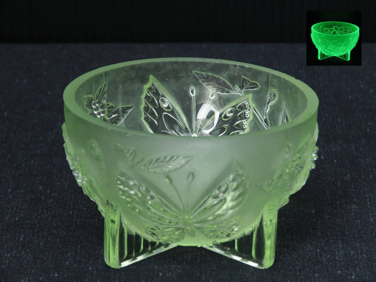 《アウトレット》蝶と花がデザインされたウランガラスの小物入れ/鉢/椀/器/ボウル/ヴァセリンガラス/ディスプレイ/インテリア雑貨/AL-2458拍卖