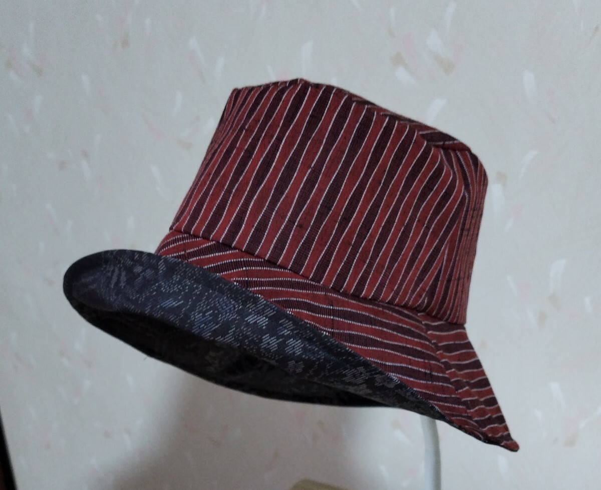 着物リメイク よろけ縞紬 正絹泥大島紬から 帽子 両面使い拍卖