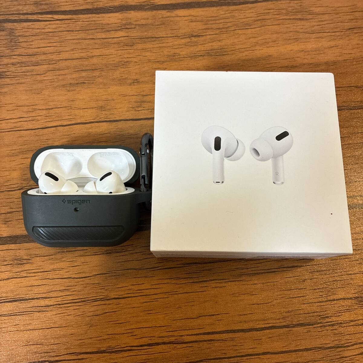 ジャンク AirPods Pro(第1世代) spigen製専用ケース付き 拍卖