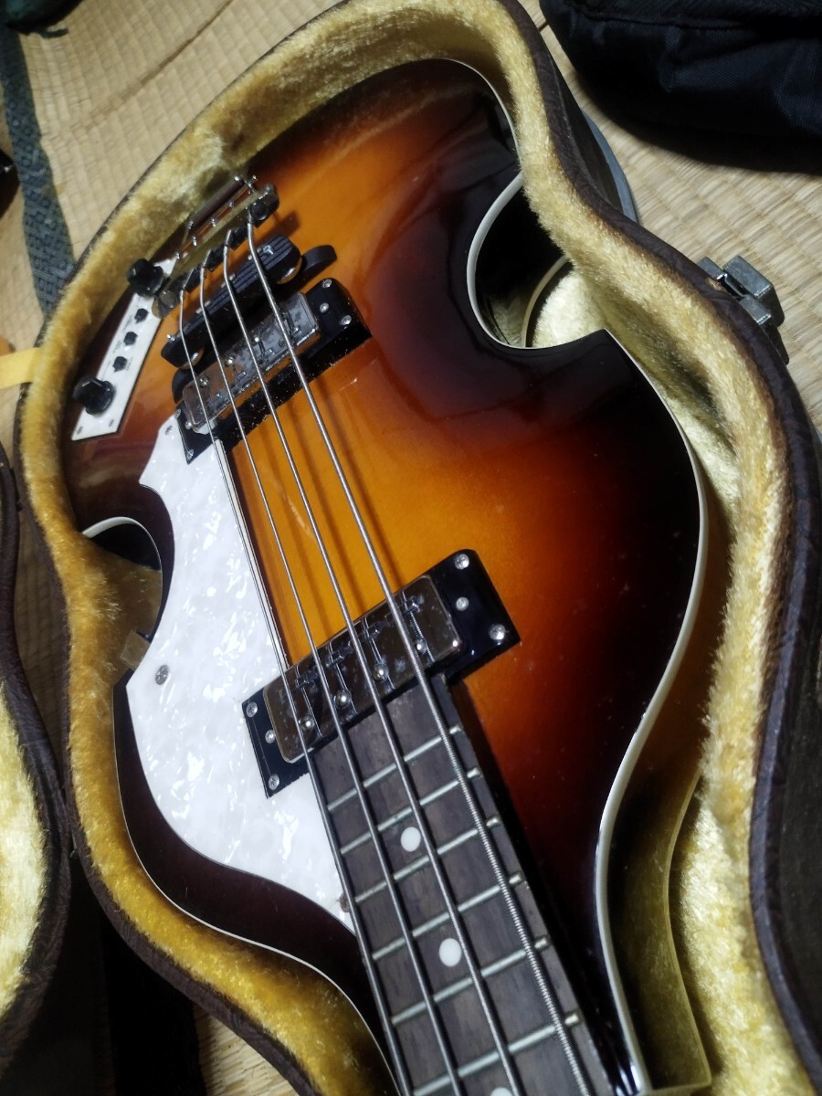 軽量で扱いやすい女性&子供にもオススメビートルズベーシストポールマッカートニーヘフナーヴァイオリンベースハードケースストラップ付き拍卖