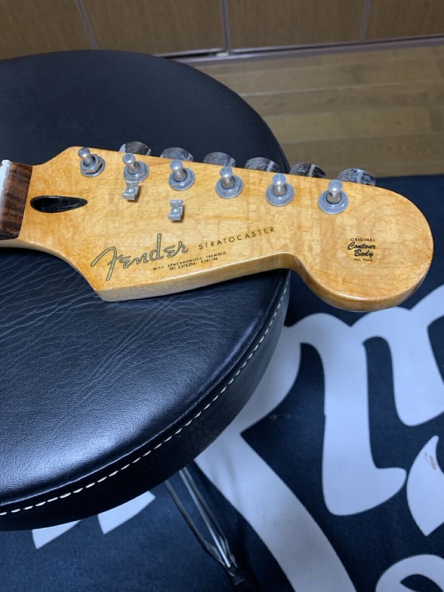 ストラトキャスター ネック/トラ目/バーズアイ/フェンダーデッカシール/ヴィンテージ飴色ラッカ手塗り仕上げ拍卖