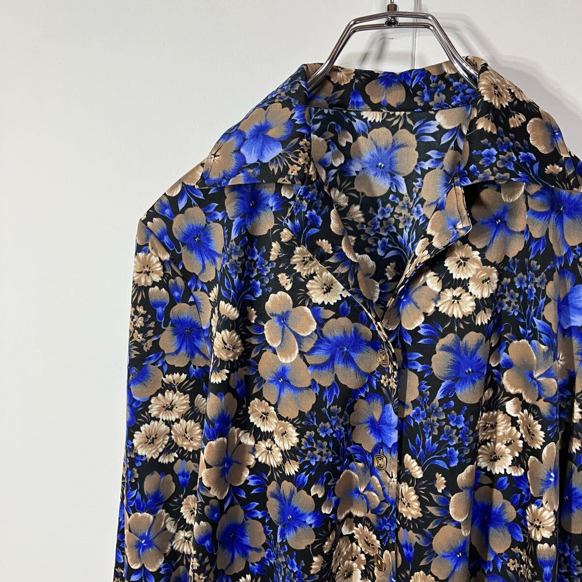 古着 ヴィンテージ 花柄 ボタニカル レトロ ボタン 開襟 スクエアカット ニット 長袖 シャツ ブラック ブラウン ブルー ホワイト拍卖