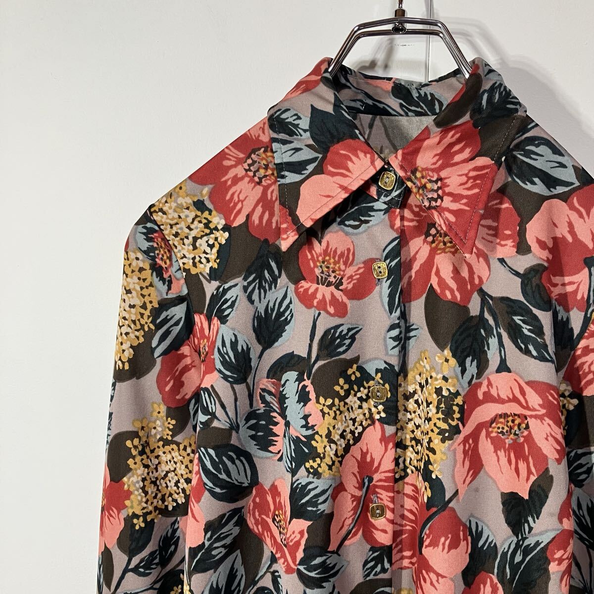 古着 ヴィンテージ 花柄 ボタニカル レトロ ボタン スクエアカット ニット 長袖 シャツ グレージュ拍卖