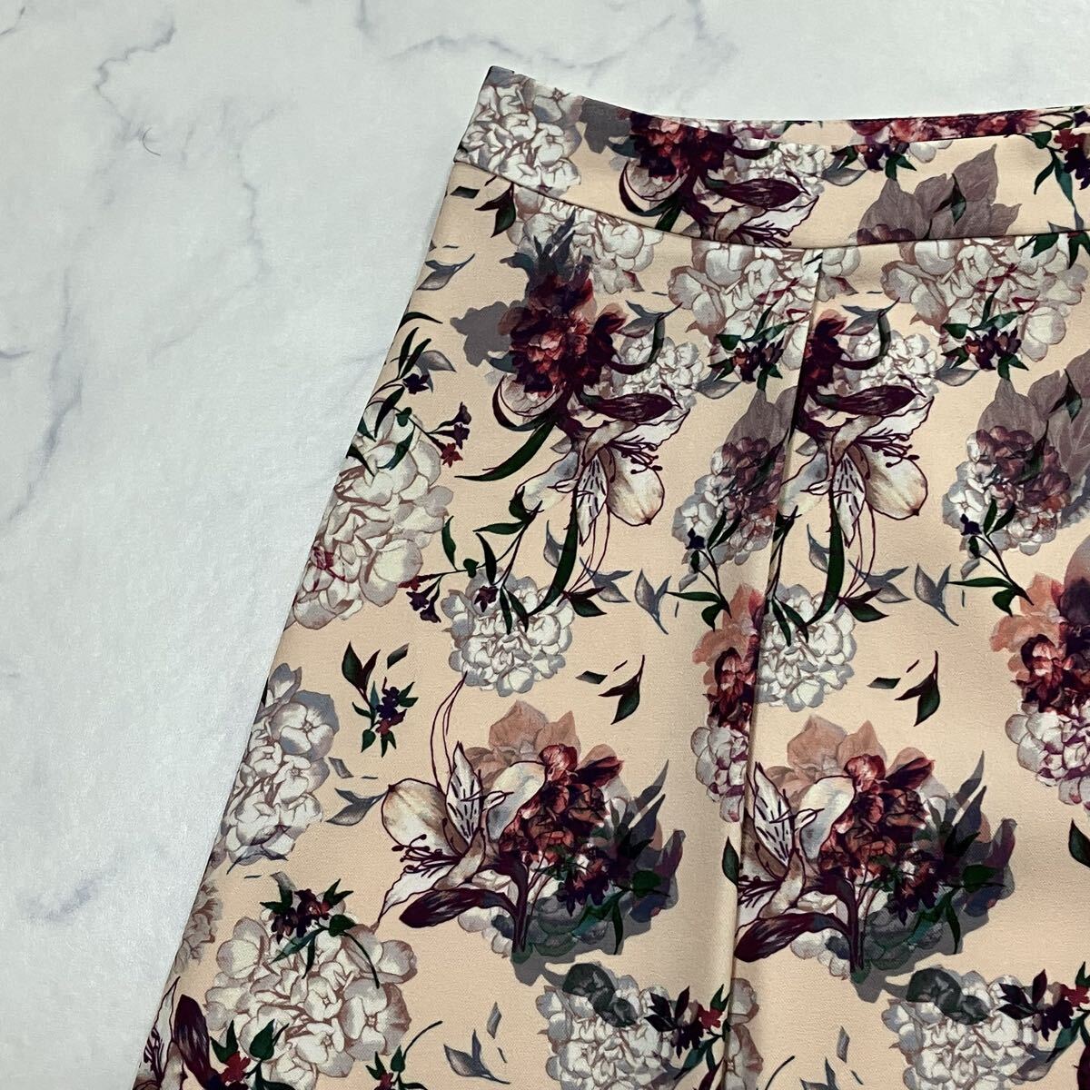 美品 Reflect リフレクト 花柄 タック 裏地付き ホック ジップ ひざ丈 スカート ベージュ 11拍卖