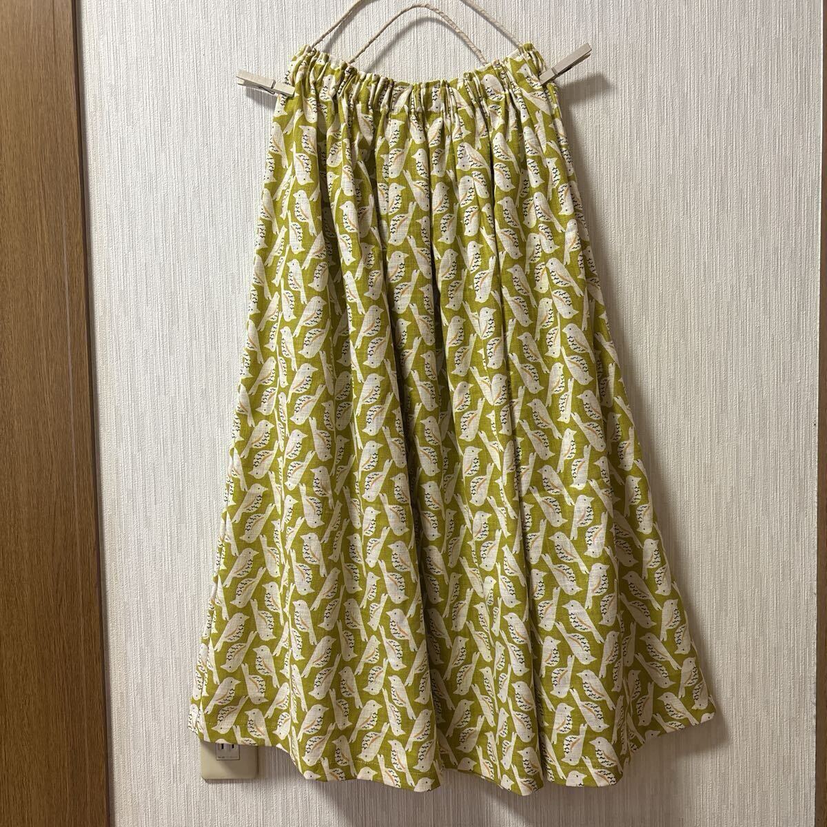 今回のお得品!!*ハンドメイド*ナチュラル♪ウエストすっきりスカート インコ柄 鳥 コットン 82cm丈 grass green 拍卖