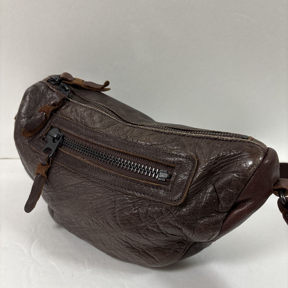 【激シブ】 agreablmant アグレアブルマン 肉厚レザー ダブルジッパー ウエストバッグ ボディーバック ブラウン拍卖