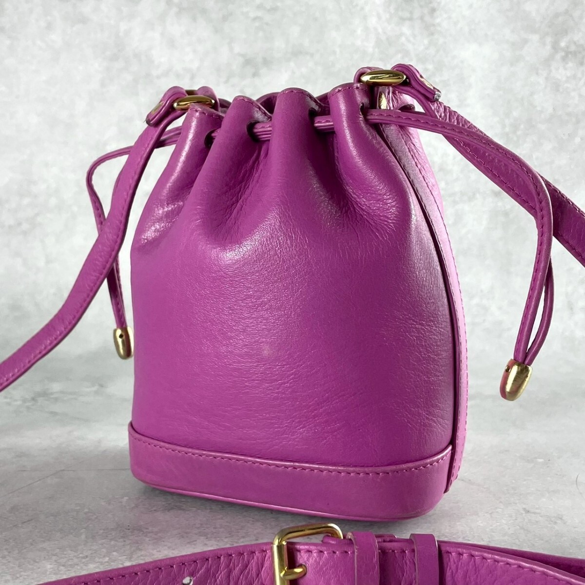 希少色 紫●CELINE 巾着 ショルダーバッグ ドローストリング 斜め掛け クロスボディ 手提げ 長さ調整 レザー 革 レディース Y2K セリーヌ拍卖