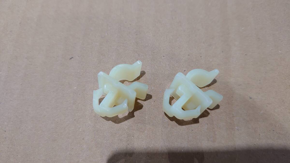 フードサポートロッド ホルダー フードロッド ボンネット エンジンフード つっかい棒 ステー ブラケット  トヨタ系 拍卖