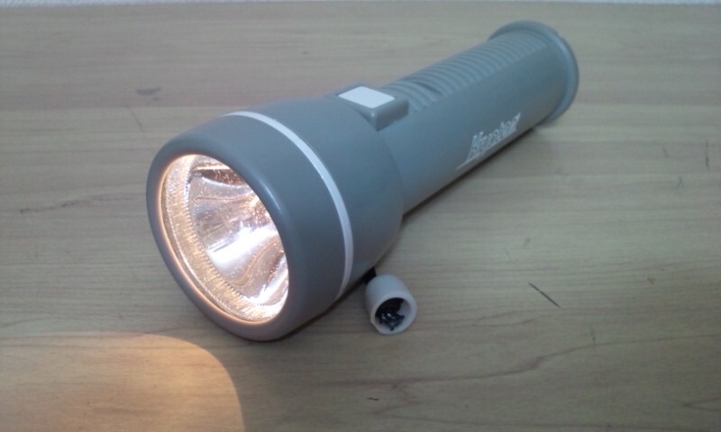 〇【中古・動作確認済み品】Krypton 発光信号(モールス信号)機能付き防災用懐中電灯 (グレー)②拍卖