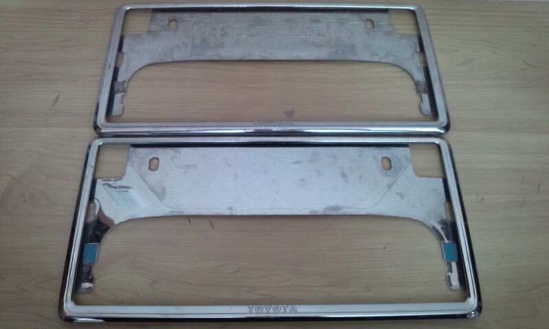 〇【中古品】トヨタ(TOYOTA) 純正品 ナンバーフレーム 2枚 ①拍卖
