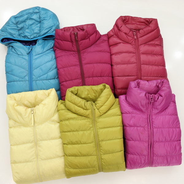 ☆ユニクロ ダウンジャケット&ベスト6枚組 LIGHDWN COLOR拍卖