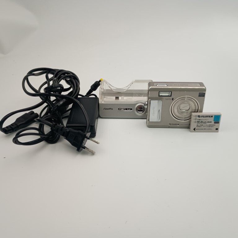 FUJIFILM Finepix F450 シルバー コンパクトデジタルカメラ 〇拍卖