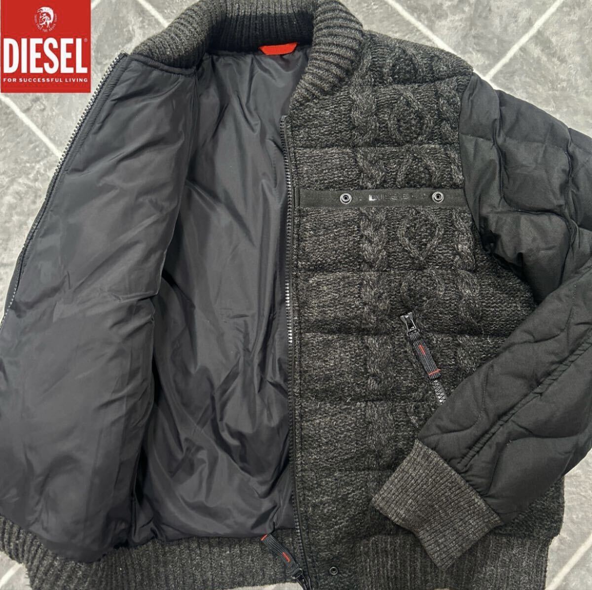 【極美品XL相当】DIESEL ディーゼル ニット切替 ダウンジャケット キルティング ケーブル編み 胸元ロゴ ダウングース90% グレー 最高傑作品拍卖