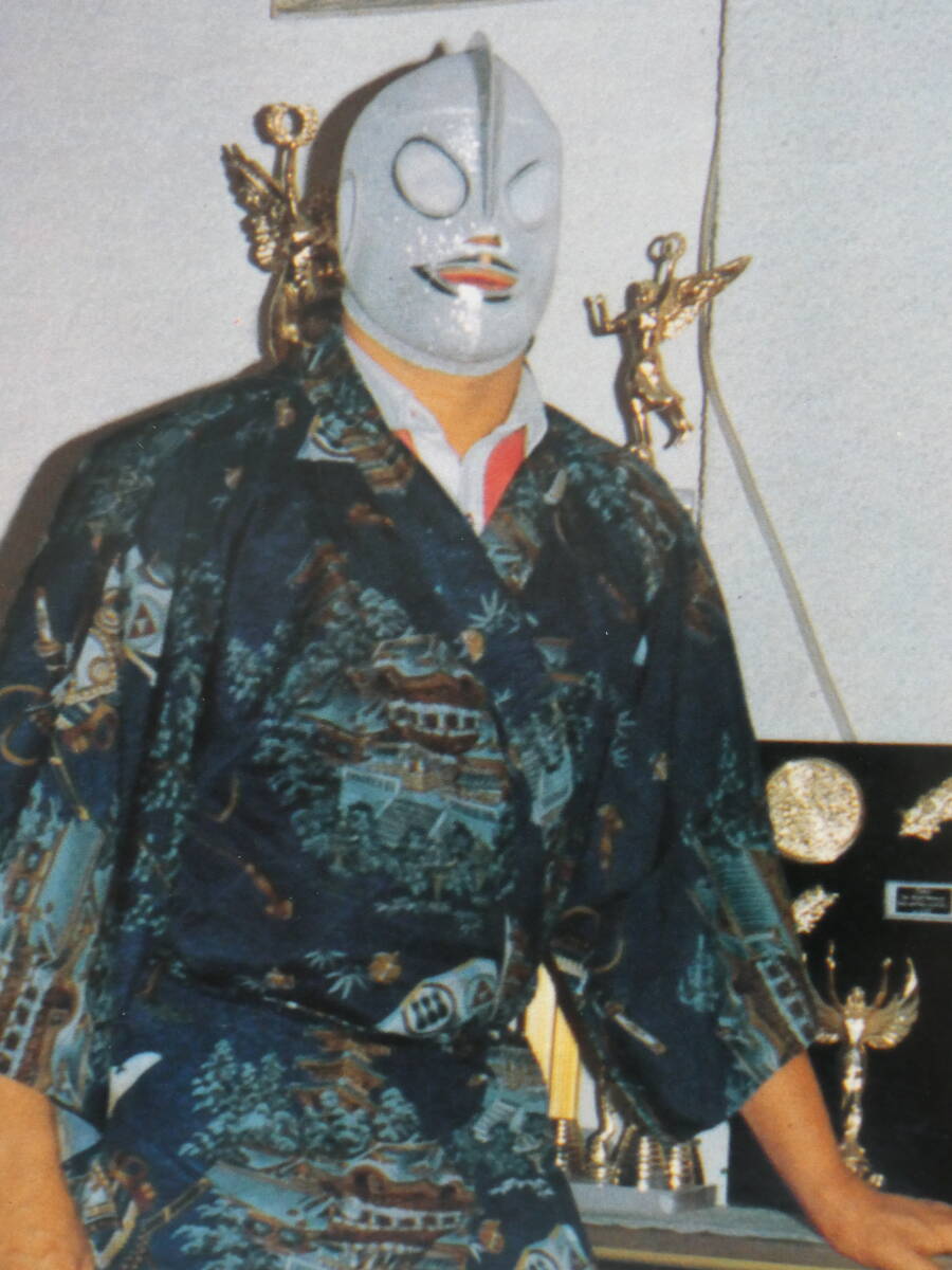 デラックス・プロレス1983年11月号 新ミドル級王者ウルトラマンの宇宙船ならぬアット・ホーム拍卖