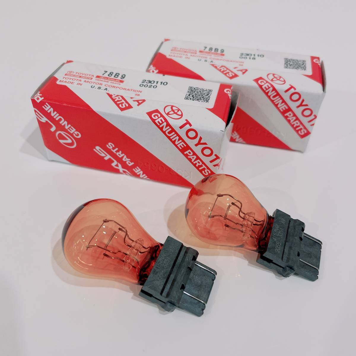 【USトヨタ純正】ウインカー バルブ 2個セット タコマ タンドラ シエナ FJクルーザー セコイア アメ車 3157 新品未使用 送料無料拍卖