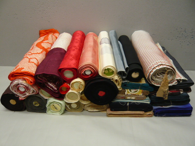 花*かきつばた:★反物色々★纏め品★正絹が主・綿・ウール・化繊・他★保管された未使品・解き反・その他拍卖