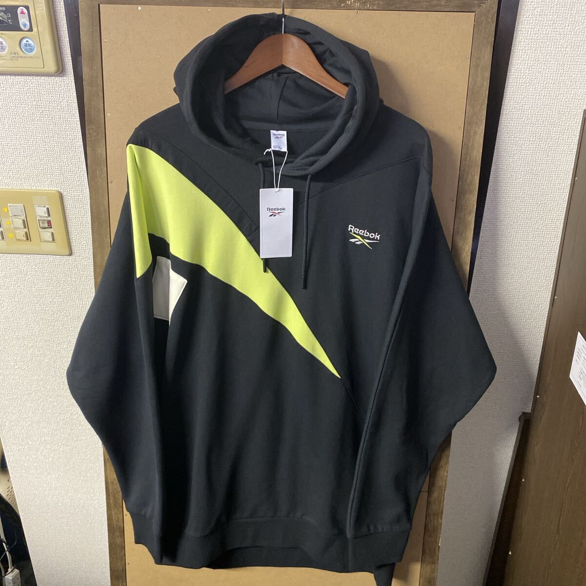 【新品】Reebok ビッグサイズ デザインパーカー 3XLサイズ拍卖