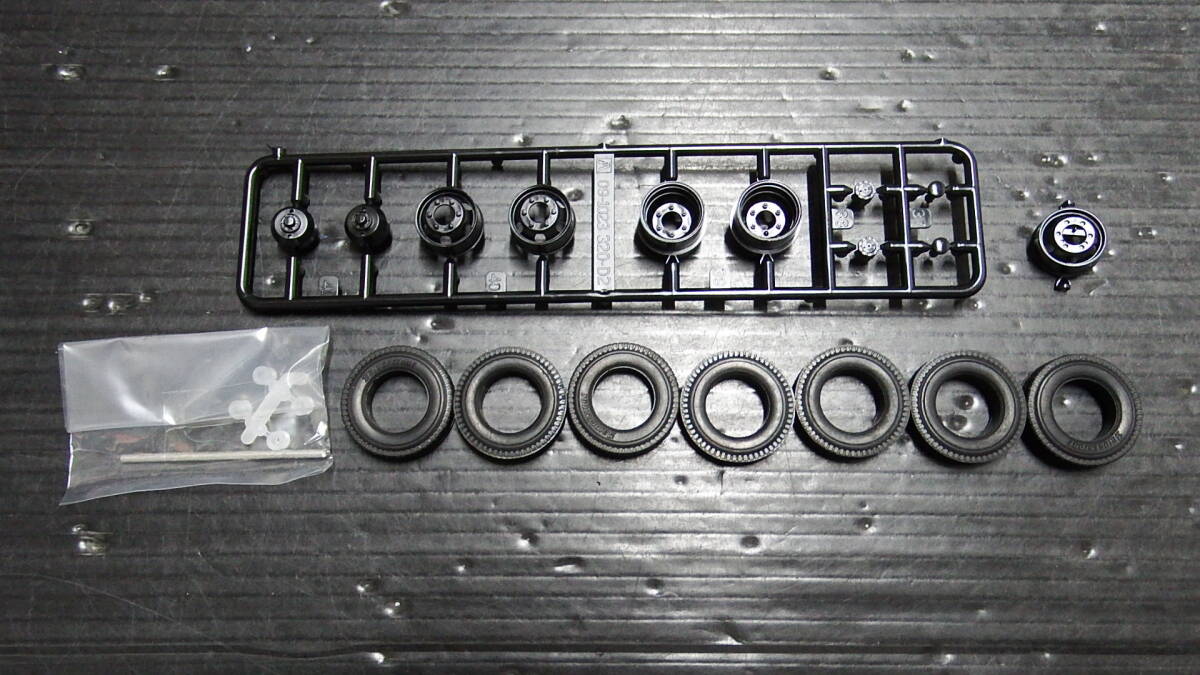 アオシマ 1/32 4t スチールホイール タイヤセット拍卖