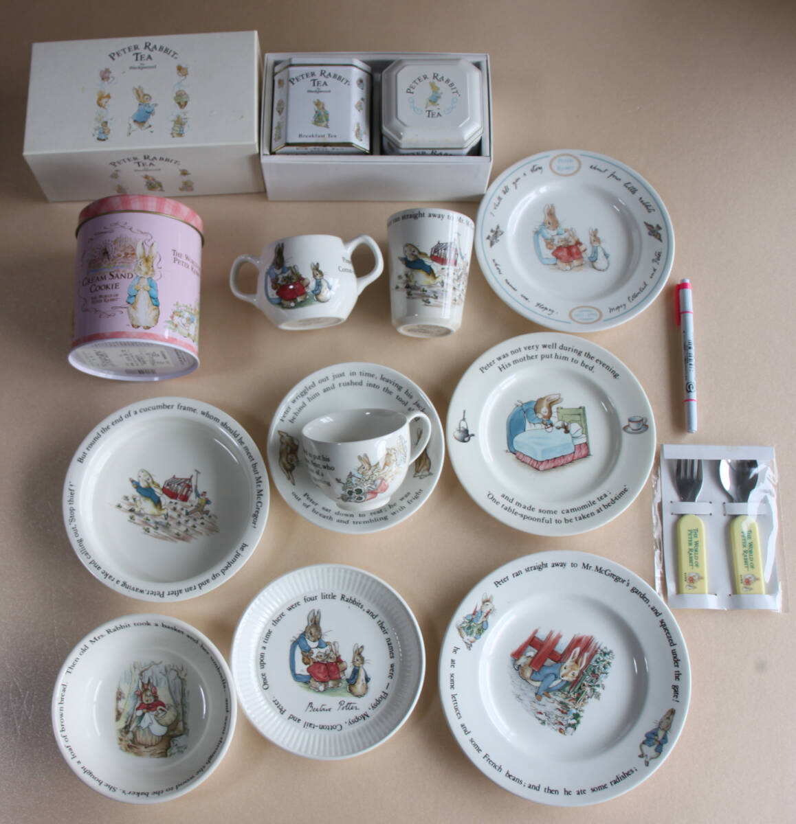 9★「タンブラー/カップ&ソーサー/プレート《ウェッジウッド Wedgwood 旧刻印》」「ケンタッキー」「空き缶」★ 【ピーターラビット】拍卖