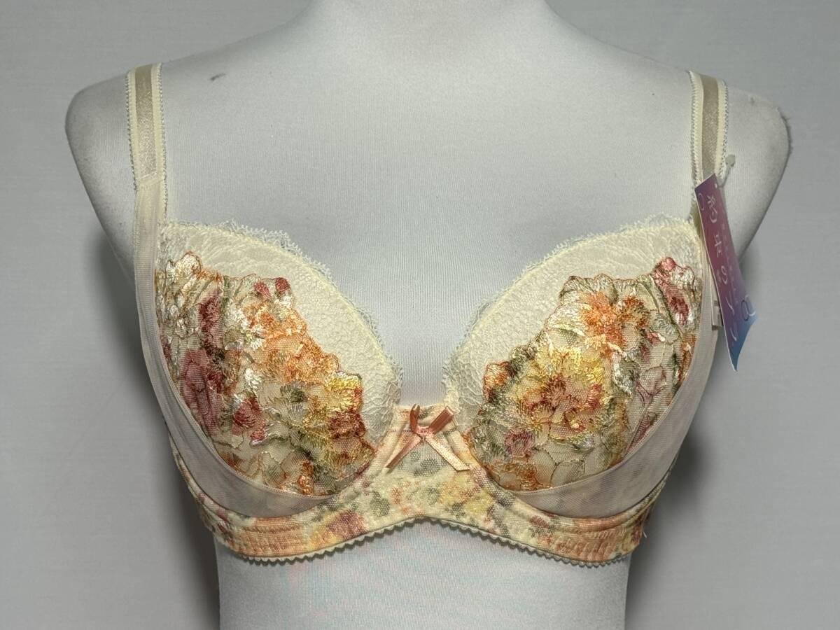 1360■ブラジャー 【未使用タグ付】 Wacoal ワコール BRB403 胸部レース バニラ系 D80拍卖