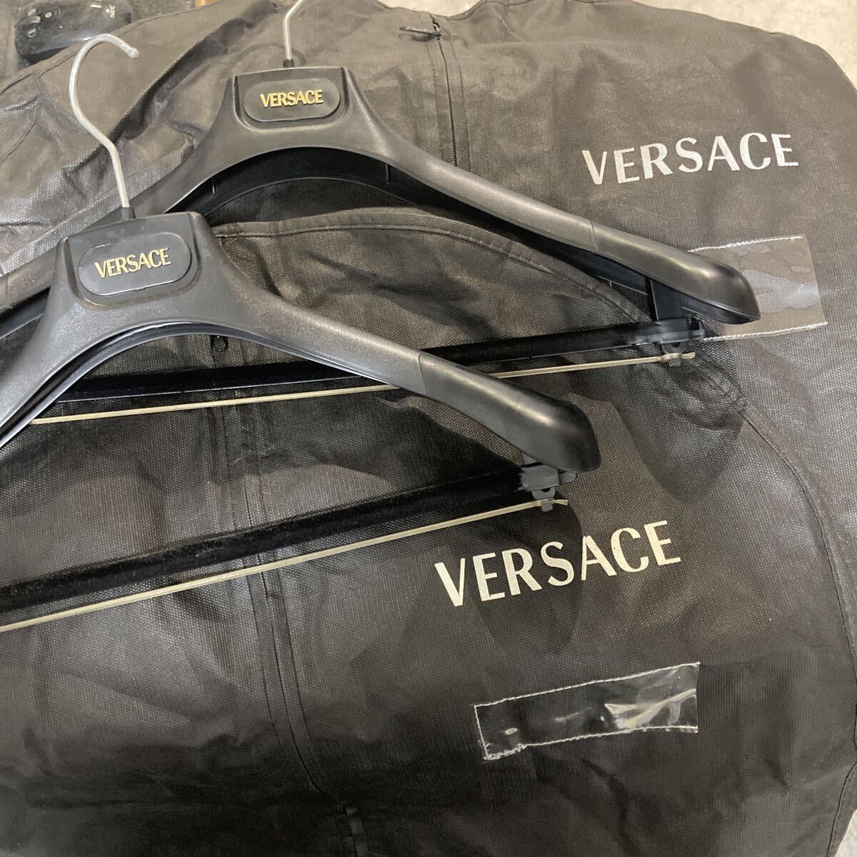 ベルサーチ スーツケース&ハンガー拍卖