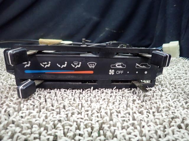 ミニキャブ V-U42T エアコンスイッチパネル WM4 MB657612拍卖